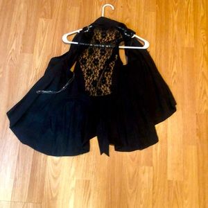 Sleeveless black shirt with lace back